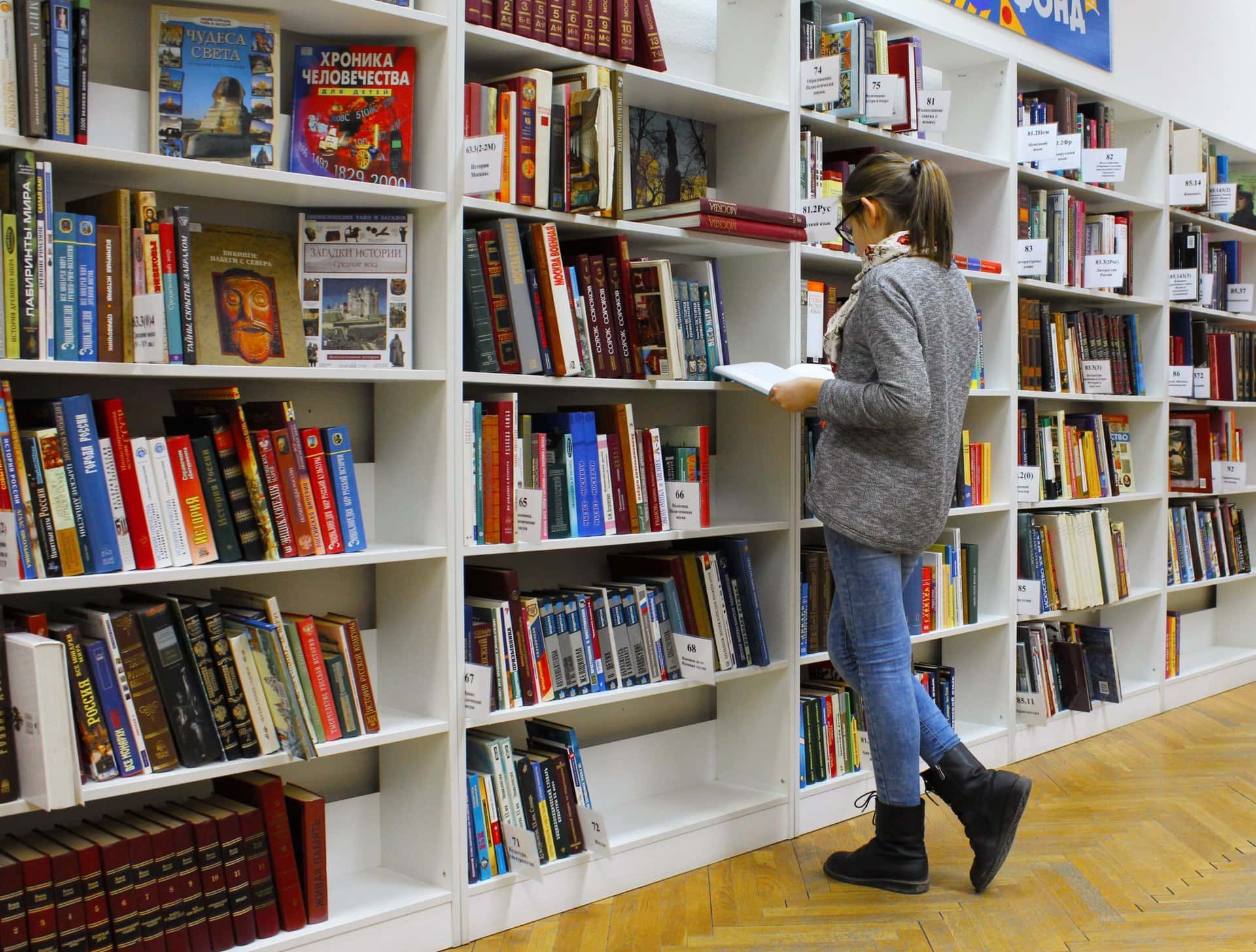 Indie bookstores find innovative ways to thrive with online, pop