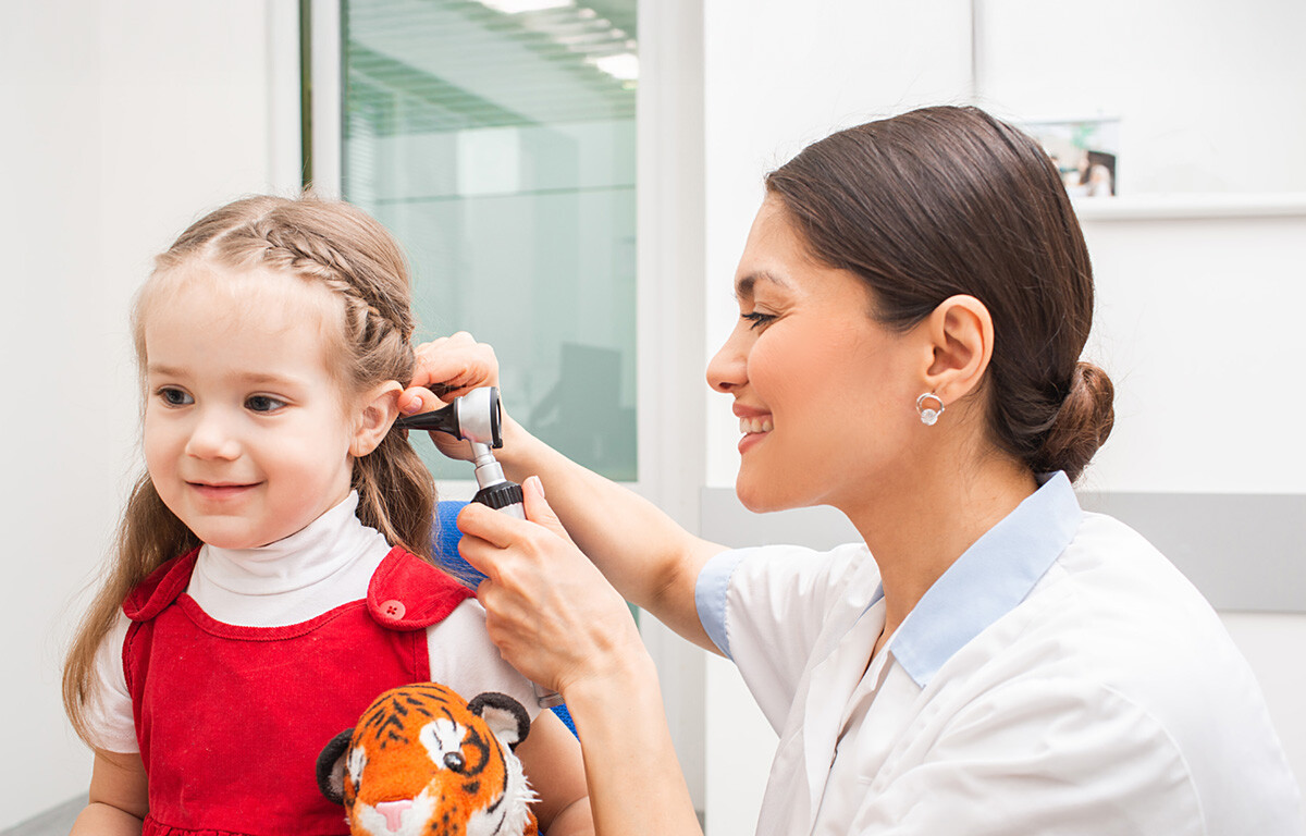 Audiologist with a little patient
